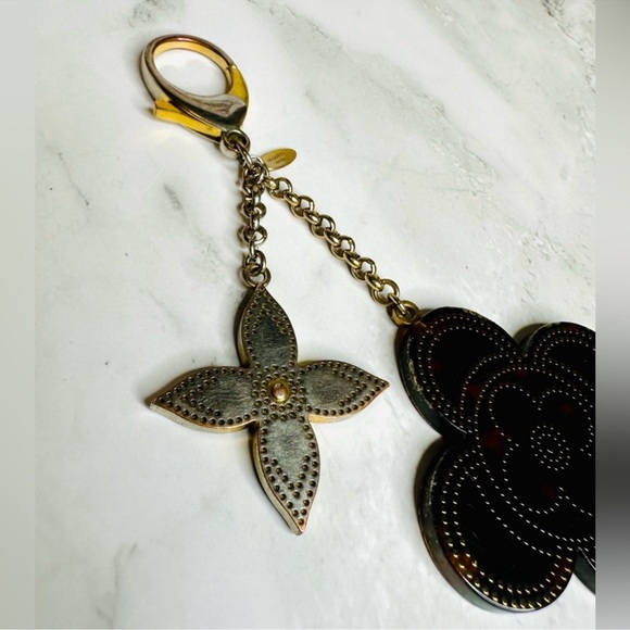 Louis Vuitton Stipply Flower Gold Brass & Tortoise Acetate Bag Charm, EUC - Picture 6 of 16